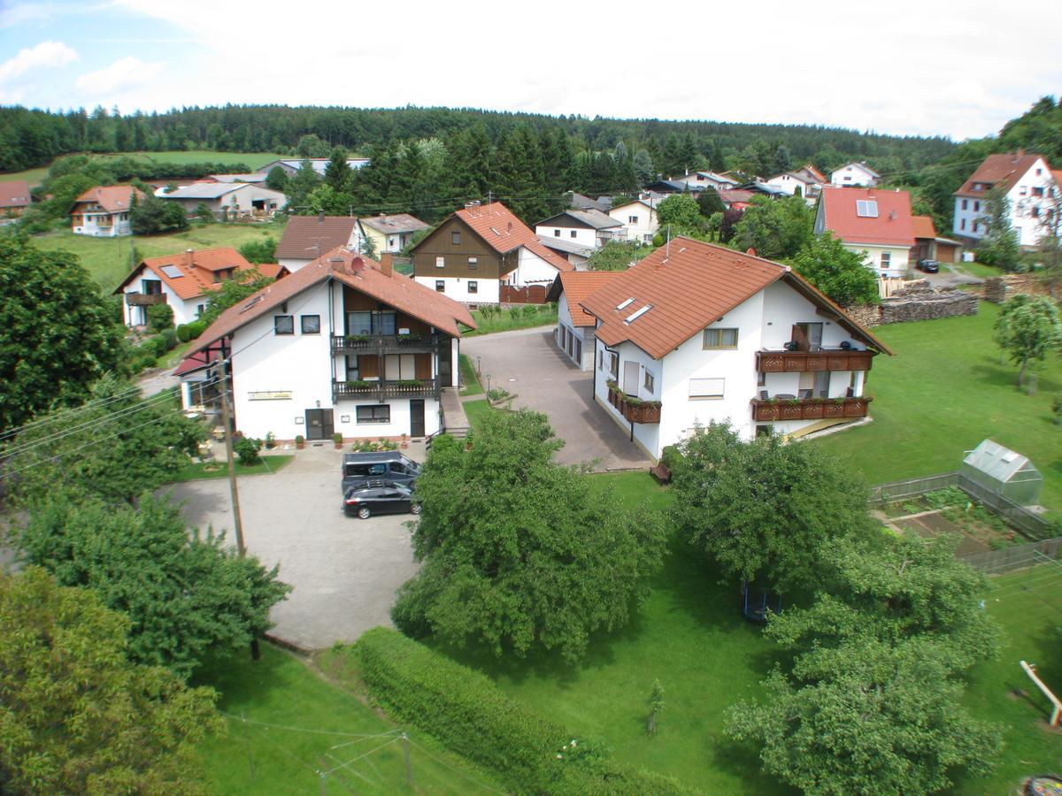 Gasthaus Und Ferienwohnungen Zum Engel Waldbrunn  Exterior foto